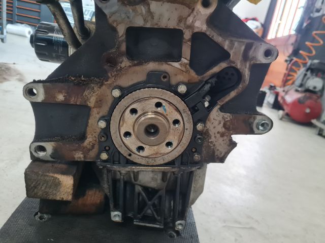 bontott VW GOLF IV Motor (Fűzött blokk hengerfejjel)