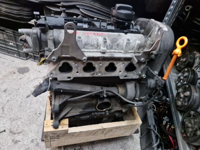 bontott VW GOLF IV Motor (Fűzött blokk hengerfejjel)