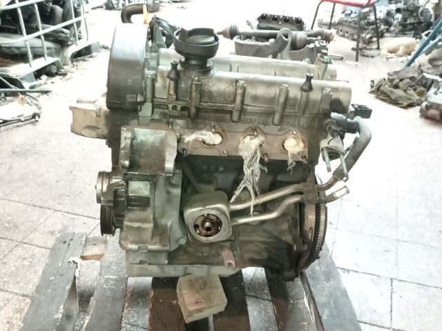 bontott VW GOLF IV Motor (Fűzött blokk hengerfejjel)