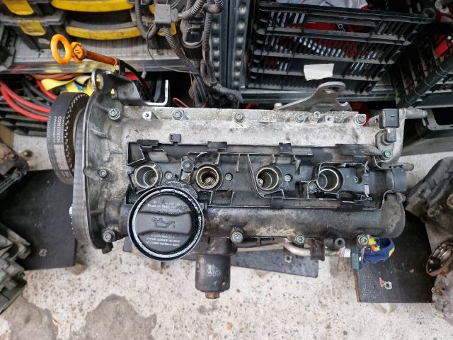 bontott VW GOLF IV Motor (Fűzött blokk hengerfejjel)