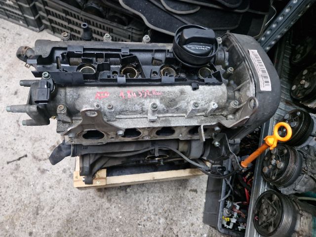 bontott VW GOLF IV Motor (Fűzött blokk hengerfejjel)