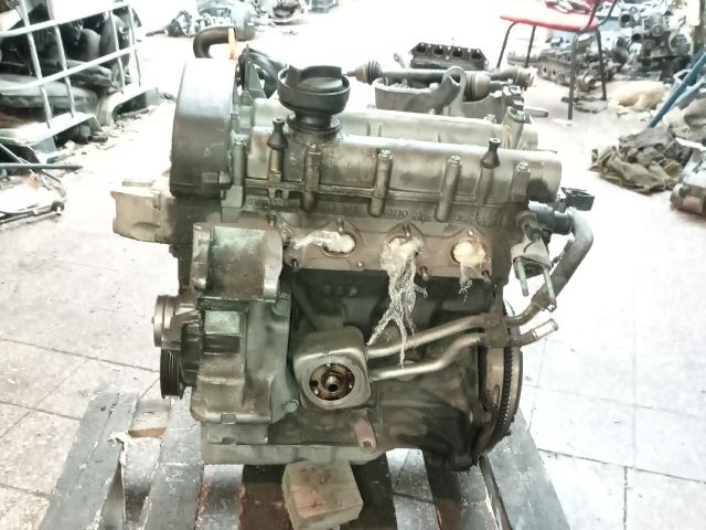 bontott VW GOLF IV Motor (Fűzött blokk hengerfejjel)