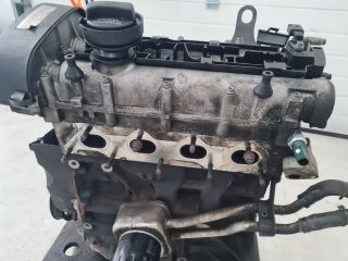 bontott VW GOLF IV Motor (Fűzött blokk hengerfejjel)
