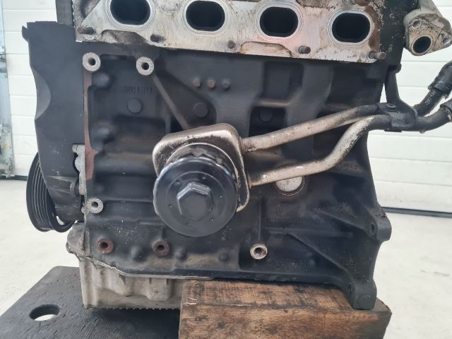bontott VW GOLF IV Motor (Fűzött blokk hengerfejjel)