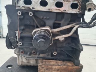 bontott VW GOLF IV Motor (Fűzött blokk hengerfejjel)