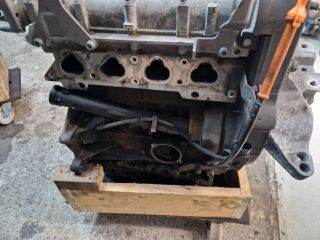 bontott VW GOLF IV Motor (Fűzött blokk hengerfejjel)