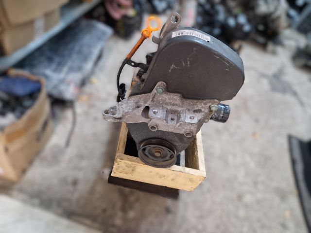 bontott VW GOLF IV Motor (Fűzött blokk hengerfejjel)