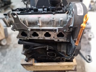 bontott VW GOLF IV Motor (Fűzött blokk hengerfejjel)