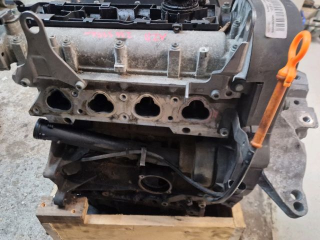 bontott VW GOLF IV Motor (Fűzött blokk hengerfejjel)