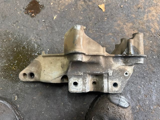 bontott VW GOLF IV Motor Tartó Bak (Fém)