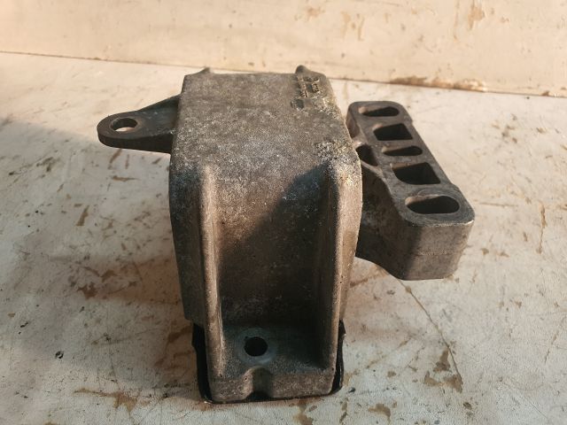 bontott VW GOLF IV Motor Tartó Bak (Fém)