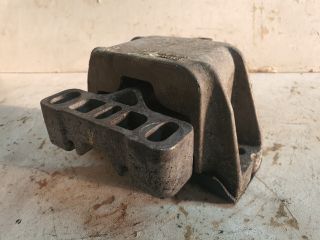 bontott VW GOLF IV Motor Tartó Bak (Fém)