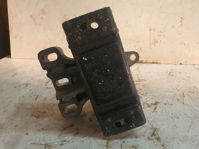 bontott VW GOLF IV Motor Tartó Bak (Fém)