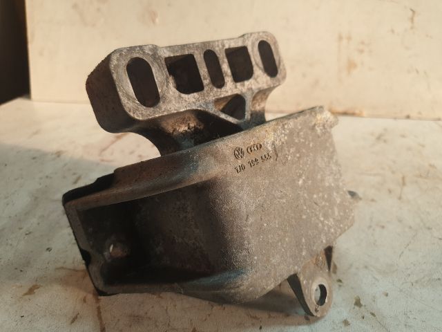 bontott VW GOLF IV Motor Tartó Bak (Fém)