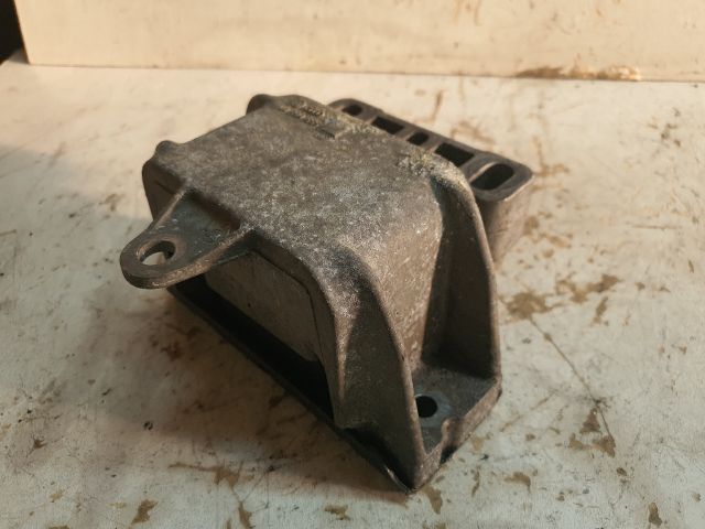 bontott VW GOLF IV Motor Tartó Bak (Fém)
