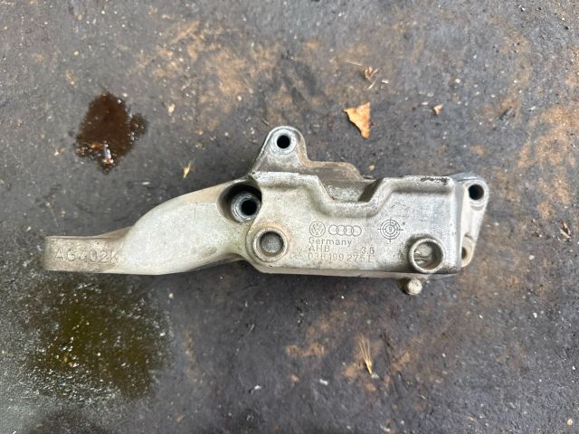 bontott VW GOLF IV Motor Tartó Bak (Fém)