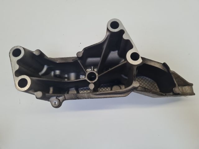 bontott VW GOLF IV Motor Tartó Bak (Fém)