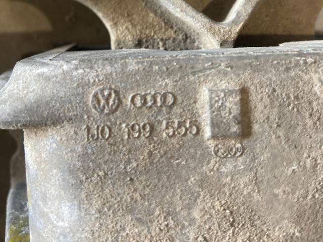 bontott VW GOLF IV Motor Tartó Bak (Fém)