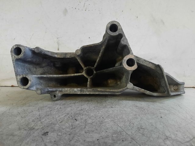 bontott VW GOLF IV Motor Tartó Bak Jobb