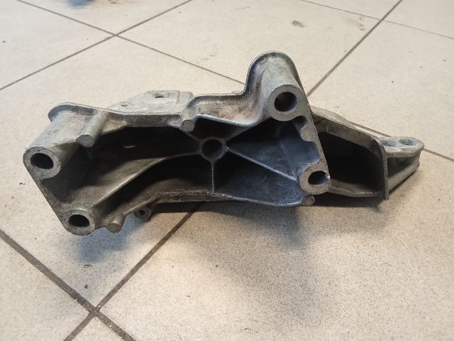 bontott VW GOLF IV Motor Tartó Bak (Pozíciófüggetlen)