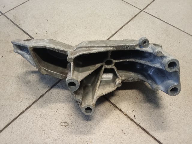 bontott VW GOLF IV Motor Tartó Bak (Pozíciófüggetlen)