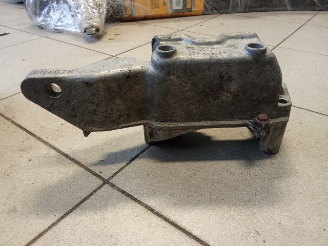 bontott VW GOLF IV Motor Tartó Bak (Pozíciófüggetlen)