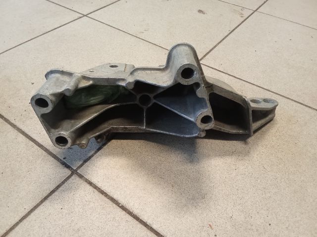 bontott VW GOLF IV Motor Tartó Bak (Pozíciófüggetlen)