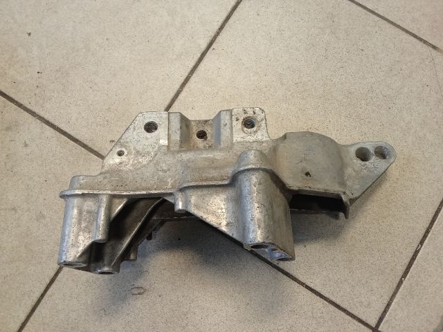 bontott VW GOLF IV Motor Tartó Bak (Pozíciófüggetlen)