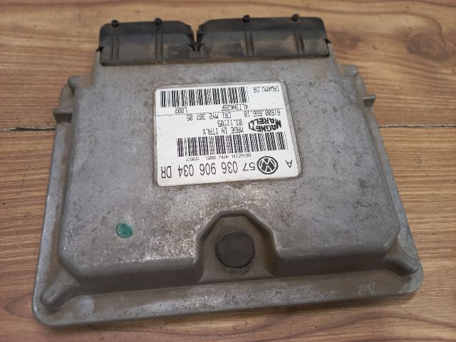 bontott VW GOLF IV Motorvezérlő