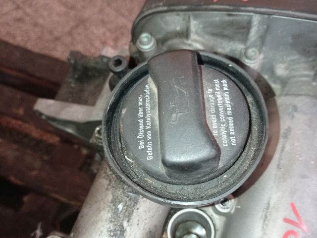 bontott VW GOLF IV Olajbeöntő Sapka