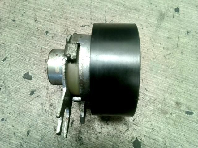 bontott VW GOLF IV Szíjfeszítő Görgő