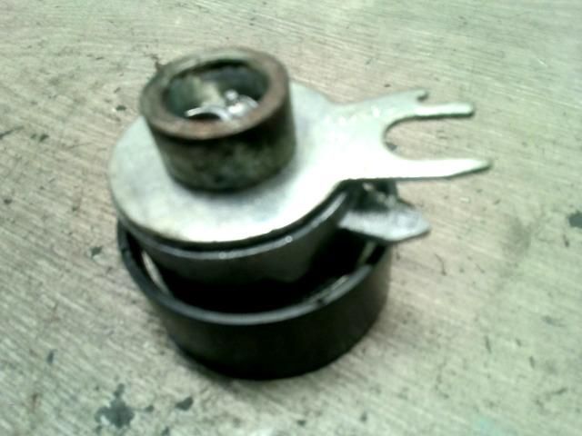 bontott VW GOLF IV Szíjfeszítő Görgő