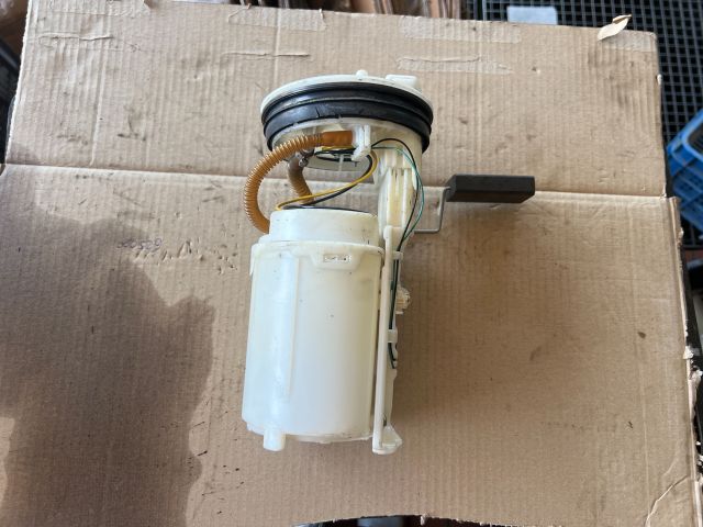 bontott VW GOLF IV Üzemanyag Szivattyú