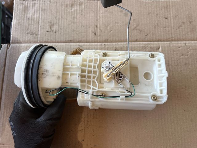 bontott VW GOLF IV Üzemanyag Szivattyú