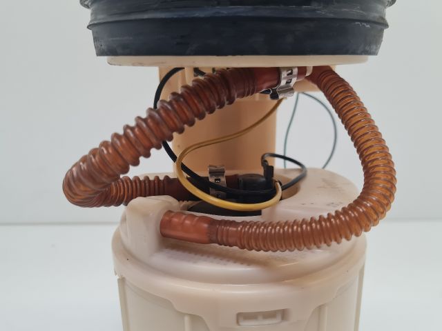 bontott VW GOLF IV Üzemanyag Szivattyú