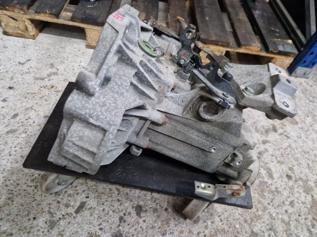 bontott VW GOLF IV Váltó (Mechanikus)