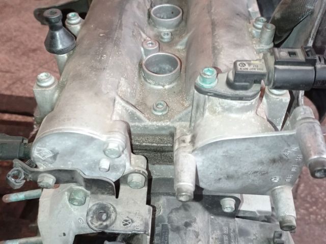 bontott VW GOLF IV Vezérműtengely Házzal