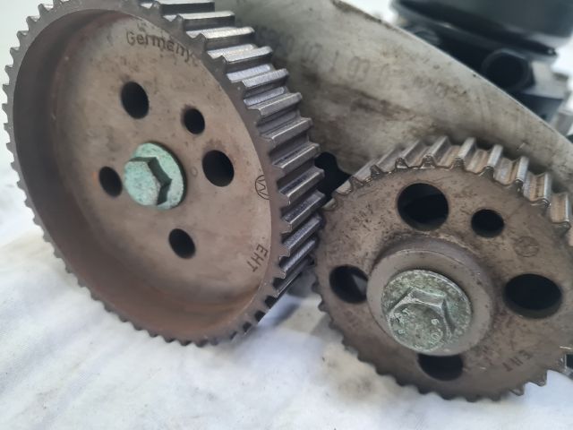 bontott VW GOLF IV Vezérműtengely Házzal