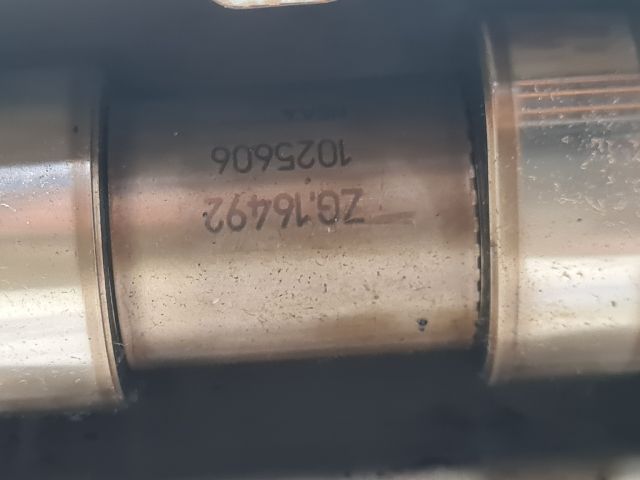 bontott VW GOLF IV Vezérműtengely Házzal