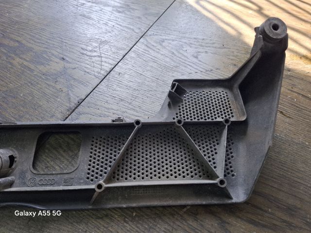 bontott VW GOLF IV Felső Motorburkolat