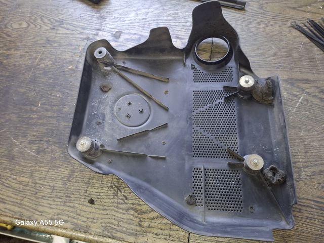 bontott VW GOLF IV Felső Motorburkolat