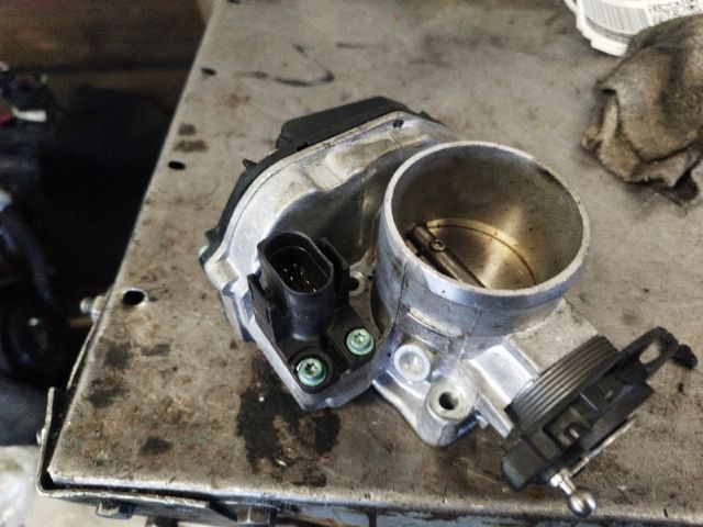 bontott VW GOLF IV Fojtószelep (Mechanikus)