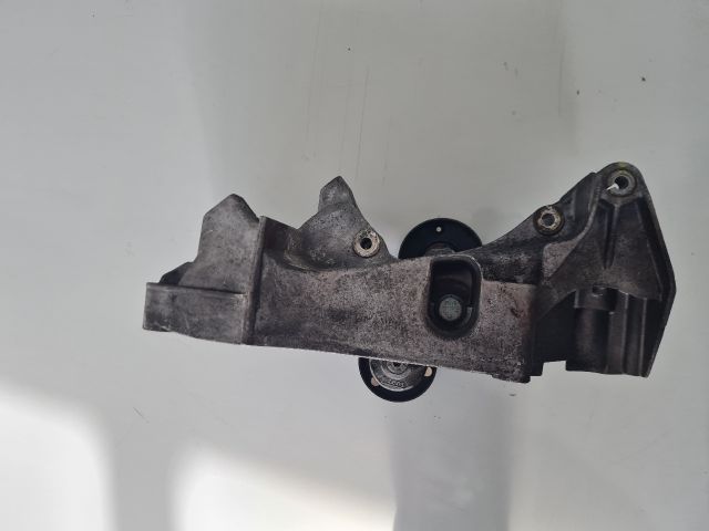 bontott VW GOLF IV Generátor Tartó Bak