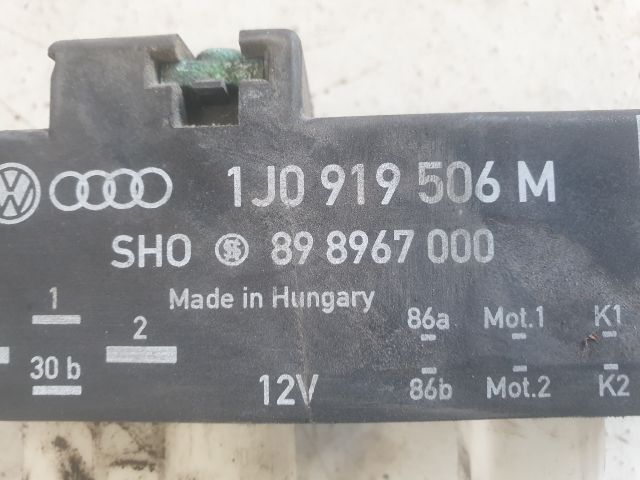 bontott VW GOLF IV Hűtőventilátor Relé