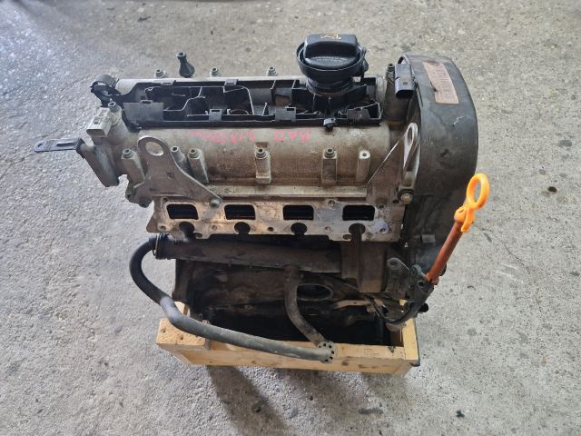 bontott VW GOLF IV Motor (Fűzött blokk hengerfejjel)