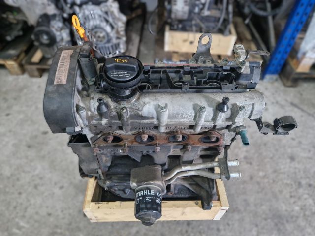 bontott VW GOLF IV Motor (Fűzött blokk hengerfejjel)
