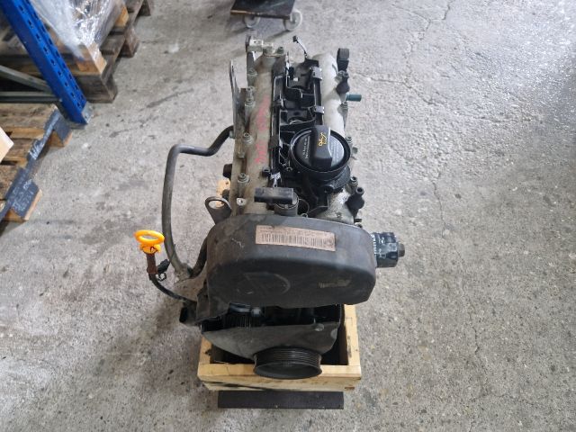 bontott VW GOLF IV Motor (Fűzött blokk hengerfejjel)