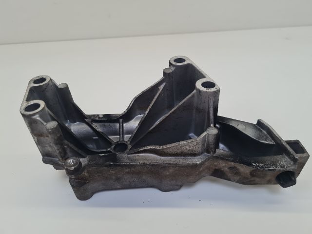 bontott VW GOLF IV Motor Tartó Bak (Fém)