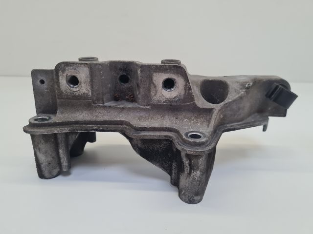 bontott VW GOLF IV Motor Tartó Bak (Fém)