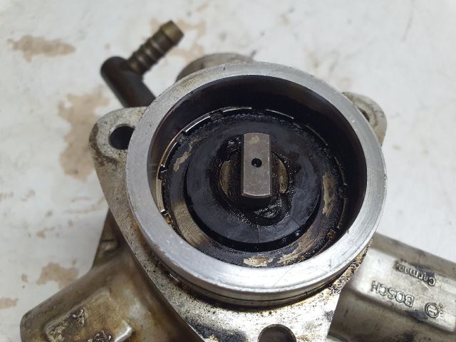 bontott VW GOLF IV Nagynyomású Szivattyú